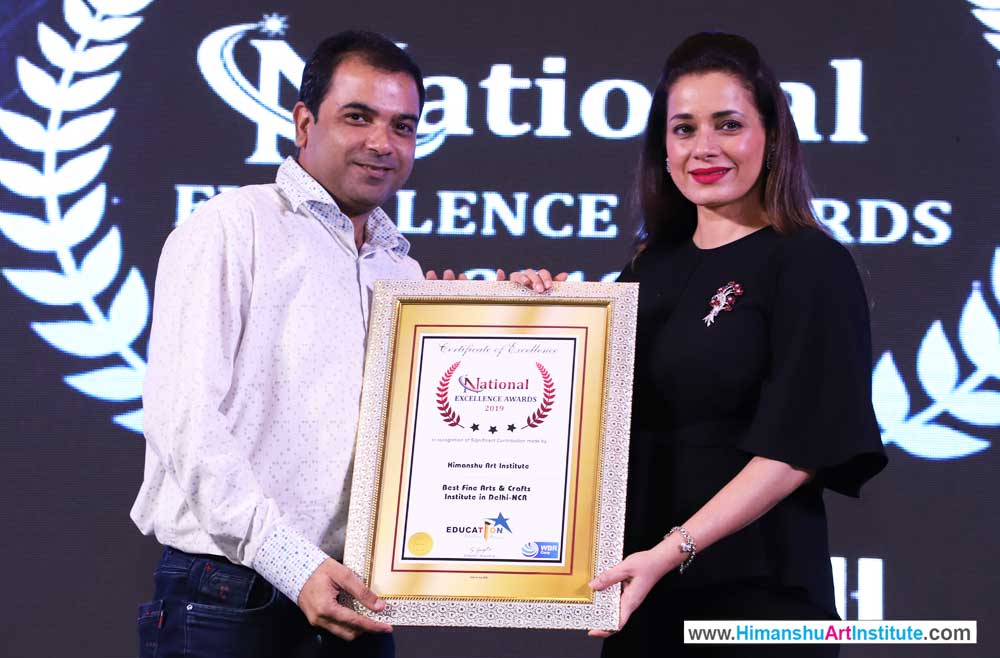 Award for Best Fine Art & Craft Institute in Delhi and NCR, Film Actress Neelam presented the Award of Excellence to Mr Mohit Manocha, Founder of Himanshu Art Institute received that award, best painting institute in india,  best painting institute in india, best fine art institute in india, best fine arts colleges in india, best fine arts Academy in india, best fine arts school in delhi, best art and craft colleges in india, best institute for fine arts in india, best craft classes near me, best colleges for fine arts, best drawing institute in india, best drawing classes in india, best drawing school in india, fine art schools in india, top fine art institute, himanshu art institute, west patel nagar, delhi, india