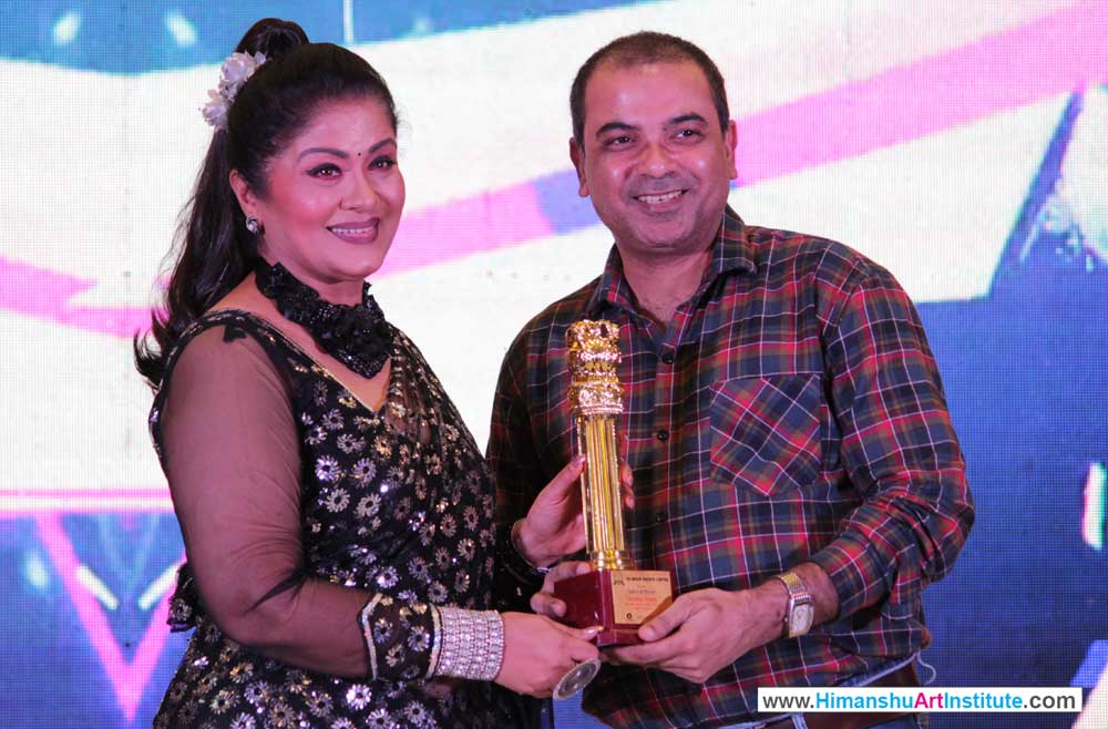 Rajdhani Gaurav Awards 2023 for Best Institute of Fine Art & Craft in India, Film Actress Sudha Chandran presented the Award of Excellence to Mr Mohit Manocha, Founder of Himanshu Art Institute received that award,  best painting institute in india, best fine art institute in india, best fine arts colleges in india, best fine arts Academy in india, best fine arts school in delhi, best art and craft colleges in india, best institute for fine arts in india, best craft classes near me, best colleges for fine arts, best drawing institute in india, best drawing classes in india, best drawing school in india, fine art schools in india, top fine art institute, himanshu art institute, west patel nagar, delhi, india